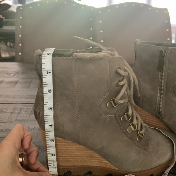 Women's Sorel JOAN UPTOWN LACE Leather Boots Size 8 KHAKI Like New Preloved - Picture 7 of 13